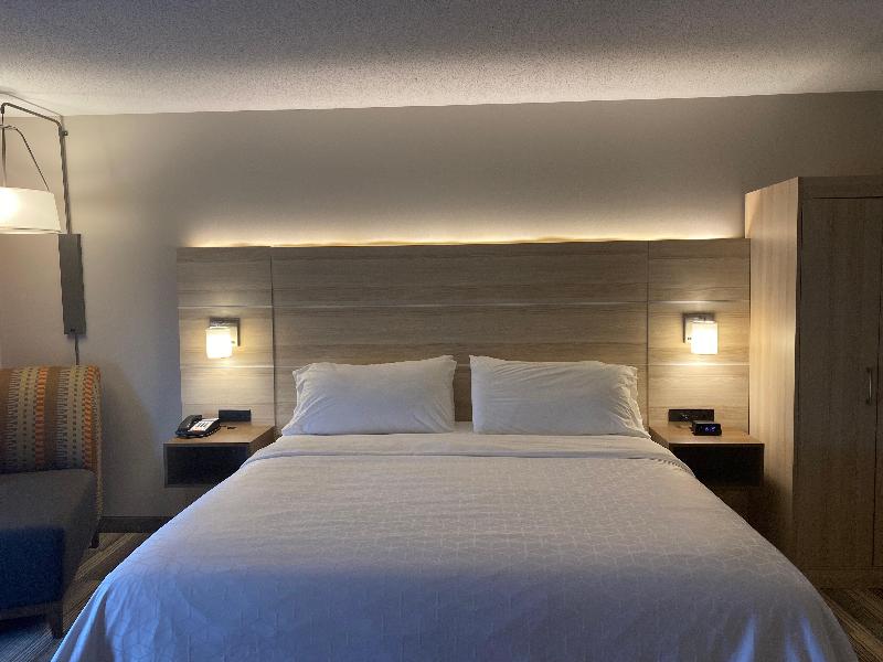 Holiday Inn Express & Suites Logansport image
