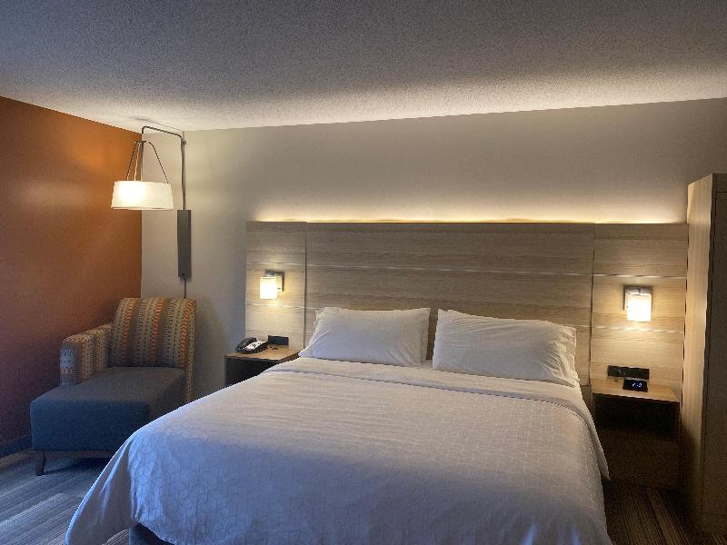 Holiday Inn Express & Suites Logansport image