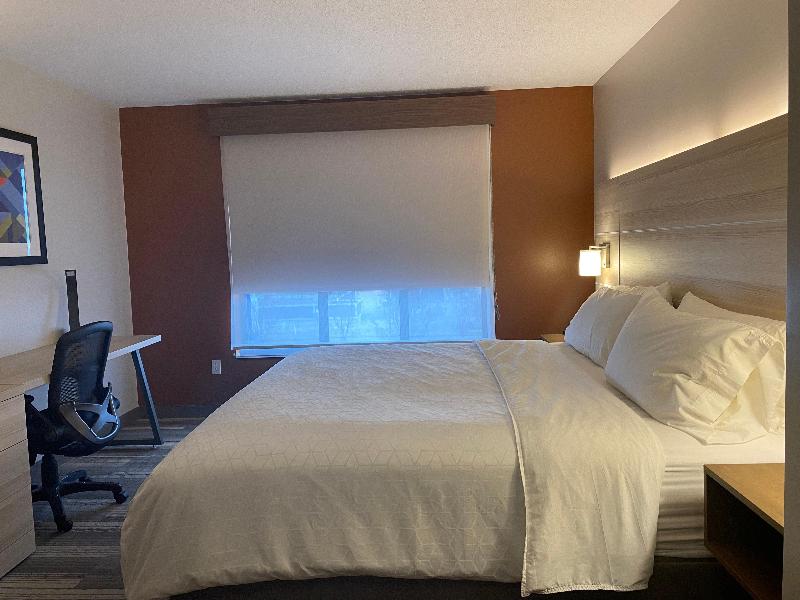 Holiday Inn Express & Suites Logansport image