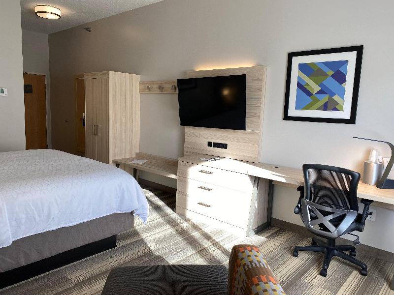 Holiday Inn Express & Suites Logansport image