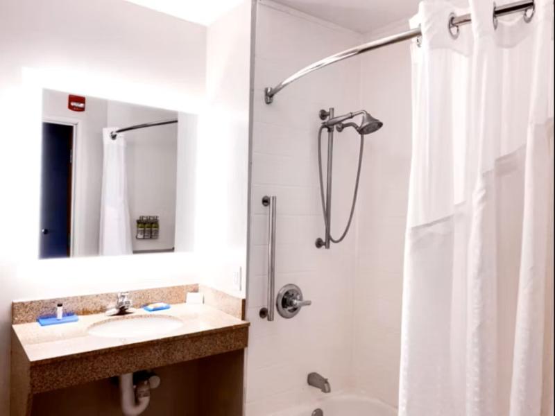 Holiday Inn Express & Suites Logansport image
