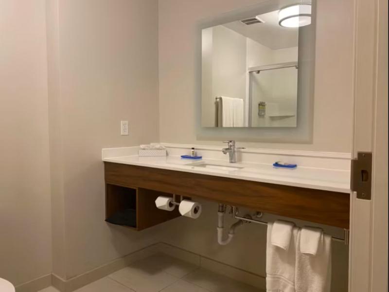 Holiday Inn Express & Suites Logansport image