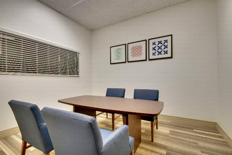 Holiday Inn Express & Suites Laurel By IHG image