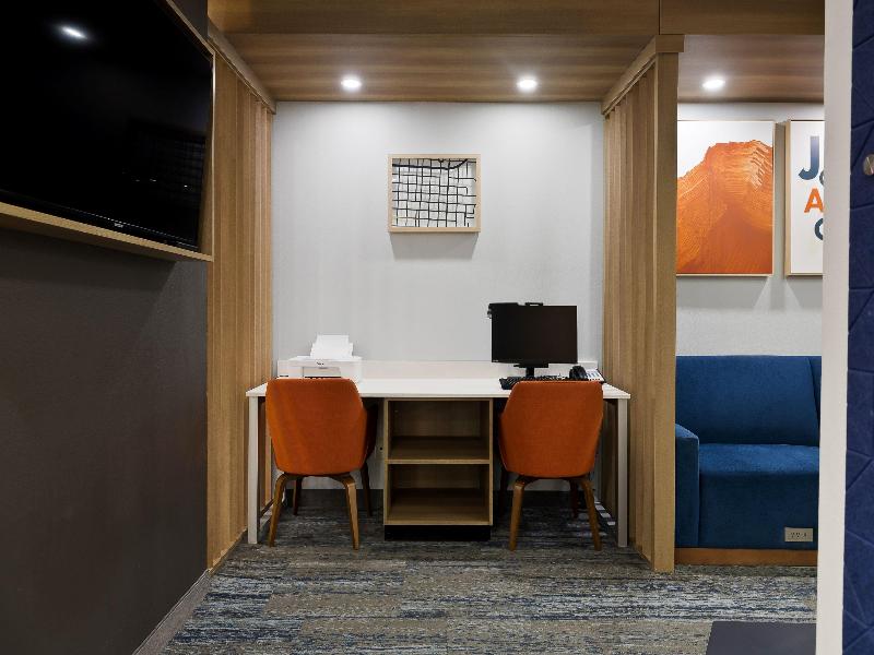 Holiday Inn Express and Suites Jourdanton Pleasant