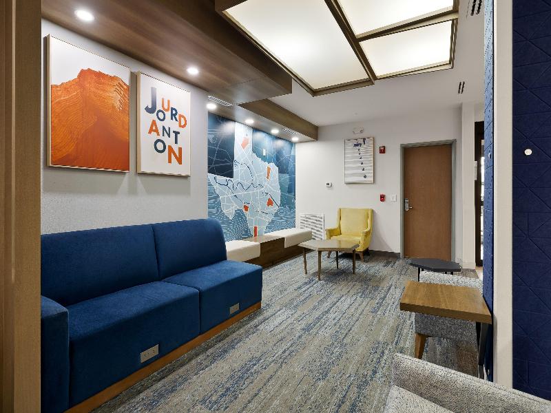 Holiday Inn Express and Suites Jourdanton Pleasant
