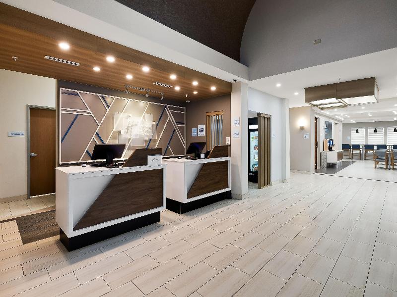 Holiday Inn Express and Suites Jourdanton Pleasant