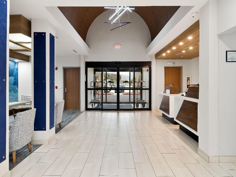 Holiday Inn Express and Suites Jourdanton Pleasant
