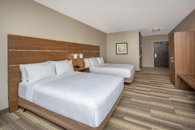 Holiday Inn Express and Suites Surprise photo 11
