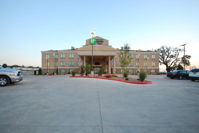 Holiday Inn Express and Suites Gonzales