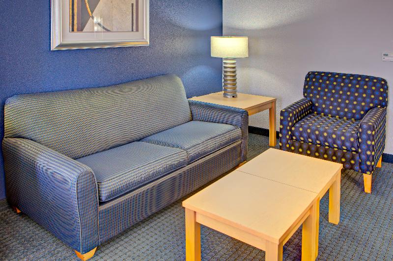 Holiday Inn Express & Suites Austin Ne - Hutto IHG image