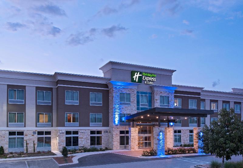 Holiday Inn Express and Suites Austin NW Four Poin