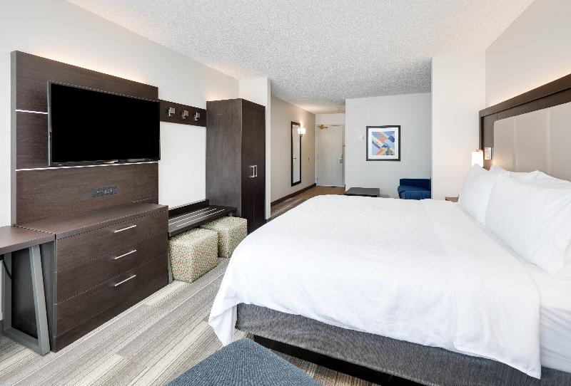 Holiday Inn Express and Suites Dublin an IHG hotel image