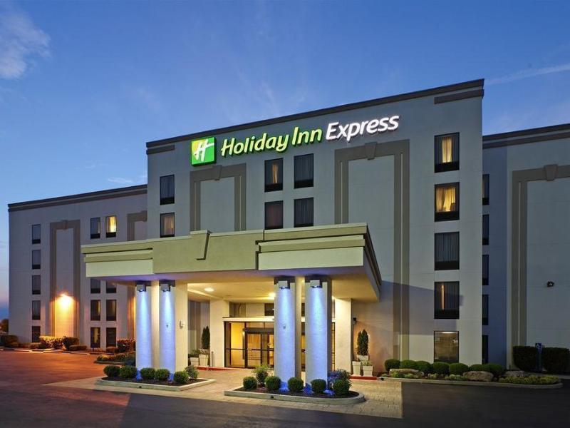 Holiday Inn Express and Suites Fayetteville Univ O