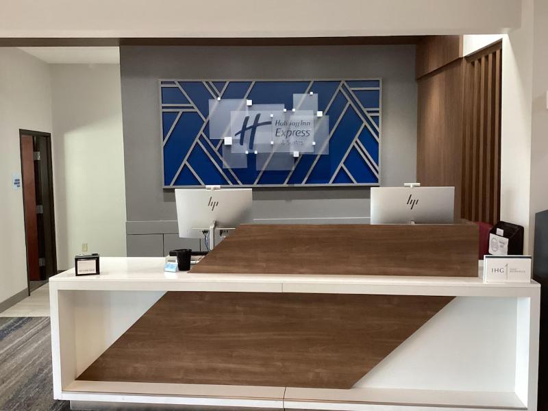 Holiday Inn Express and Suites Snyder image