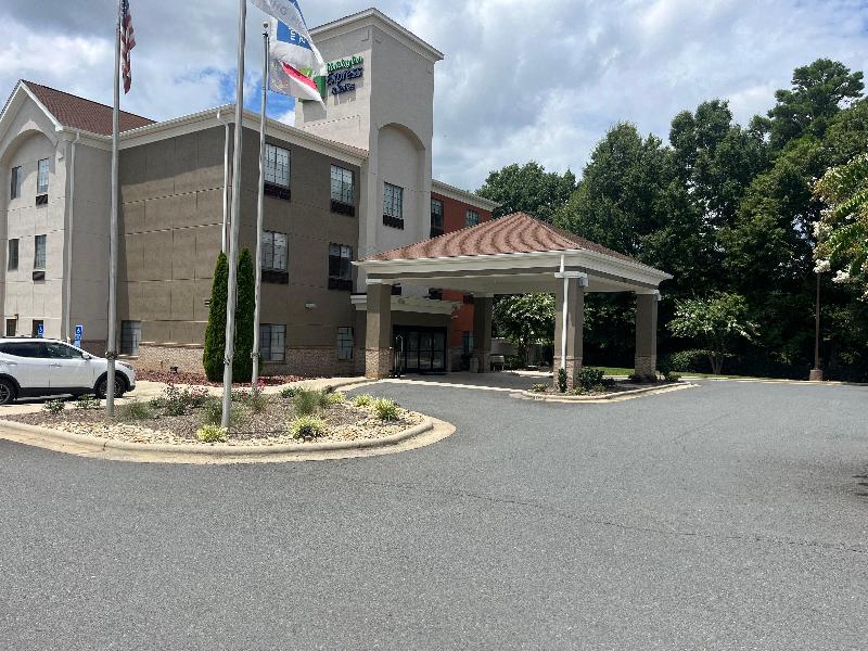 Holiday Inn Express and Suites Albemarle
