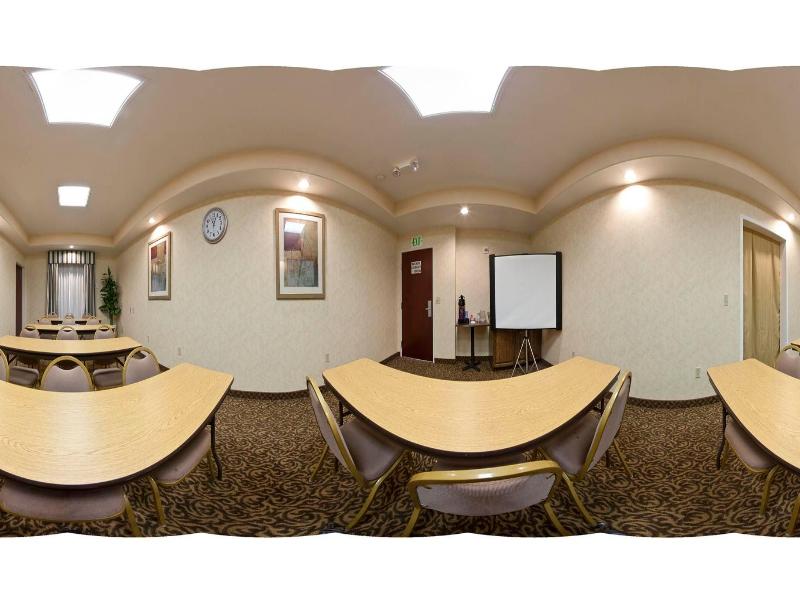 Holiday Inn Express Delano Hwy 99 image