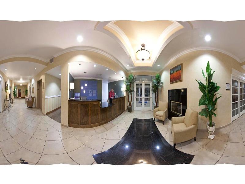 Holiday Inn Express Delano Hwy 99 image