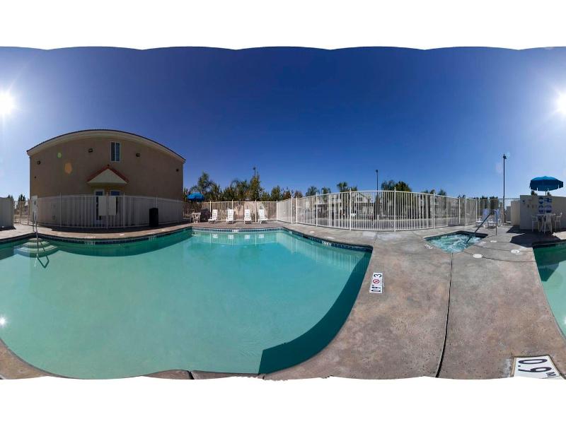 Holiday Inn Express Delano Hwy 99 image
