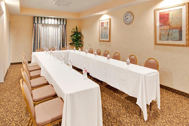 Holiday Inn Express Delano Hwy 99 image