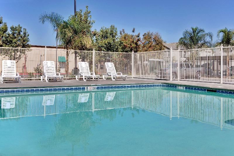 Holiday Inn Express Delano Hwy 99 image