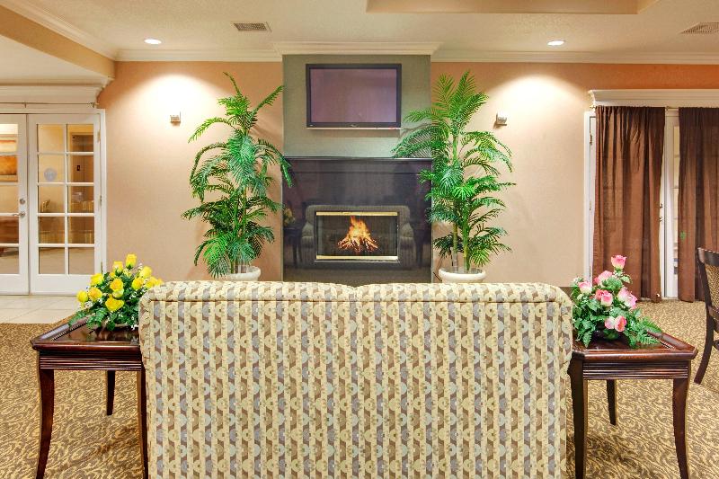 Holiday Inn Express Delano Hwy 99 image
