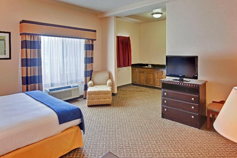 Holiday Inn Express Delano Hwy 99 photo 13