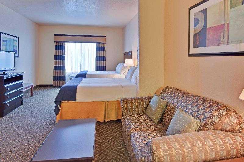 Holiday Inn Express Delano Hwy 99 image