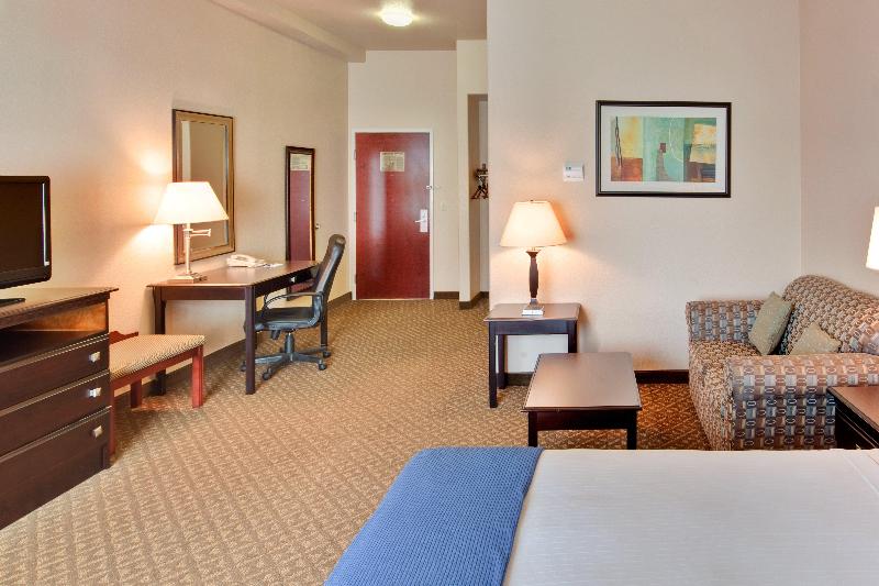 Holiday Inn Express Delano Hwy 99 image