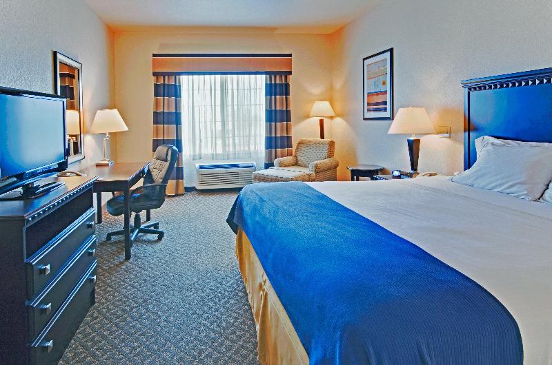 Holiday Inn Express Delano Hwy 99 image
