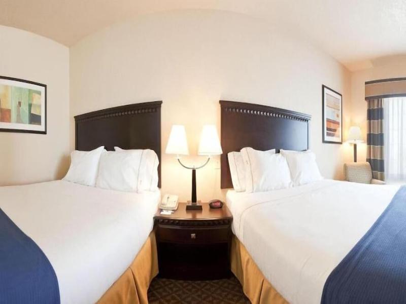 Holiday Inn Express Delano Hwy 99 image
