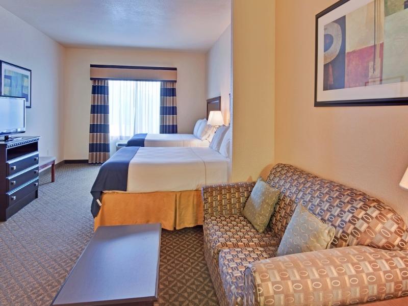 Holiday Inn Express Delano Hwy 99 image