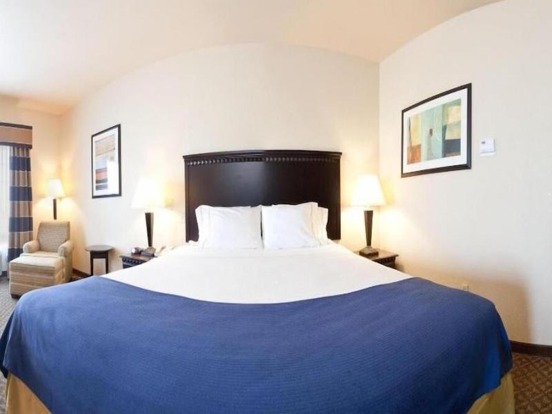 Holiday Inn Express Delano Hwy 99 image