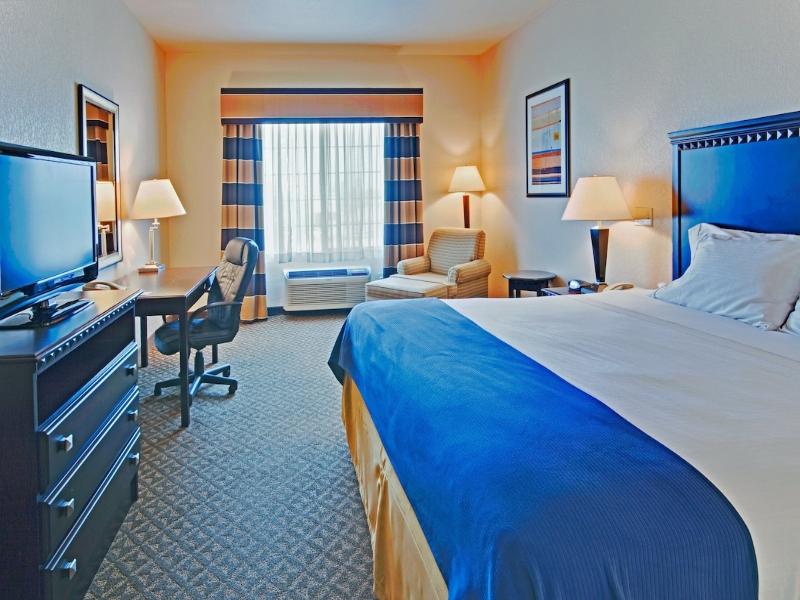 Holiday Inn Express Delano Hwy 99 image