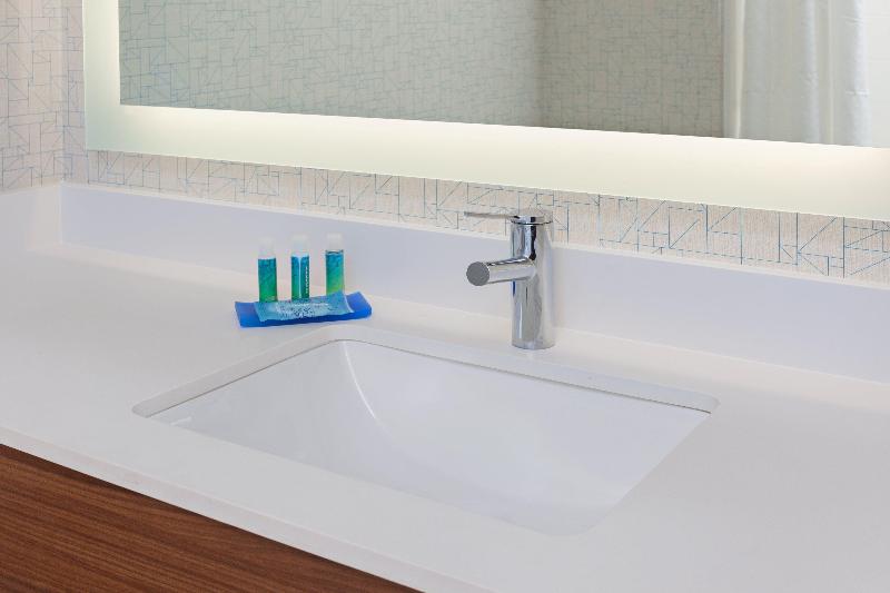 Holiday Inn Express Elk Grove Sacramento Area photo 16