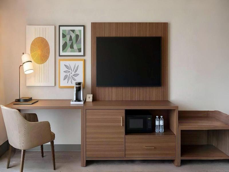 Holiday Inn Hotel and Suites Mississauga West Mead image
