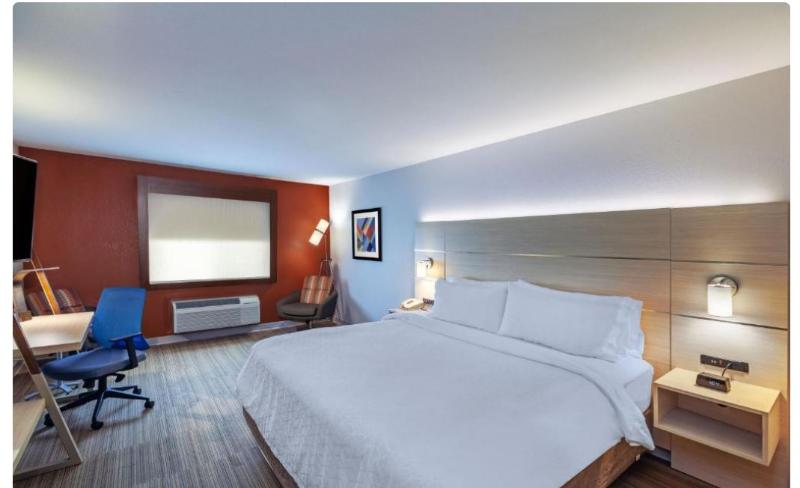 Holiday Inn Express and Suites Jenks photo 8
