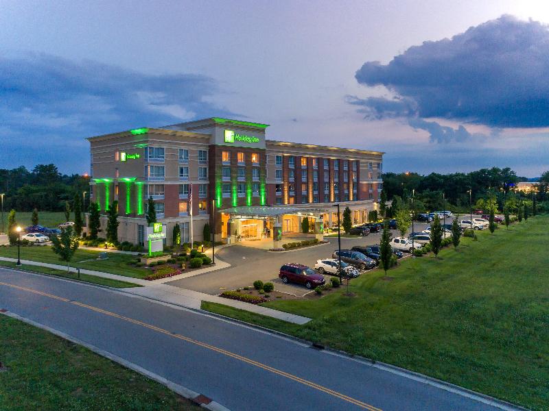 Holiday Inn Murfreesboro image