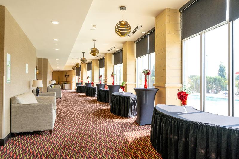 Holiday Inn Murfreesboro image
