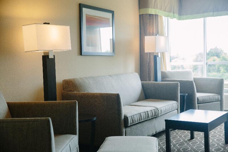 Holiday Inn Murfreesboro image