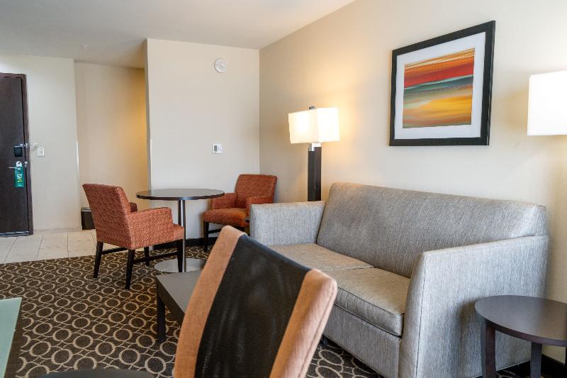 Holiday Inn Murfreesboro image