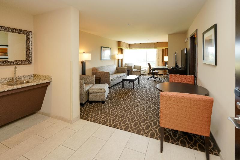 Holiday Inn Murfreesboro image