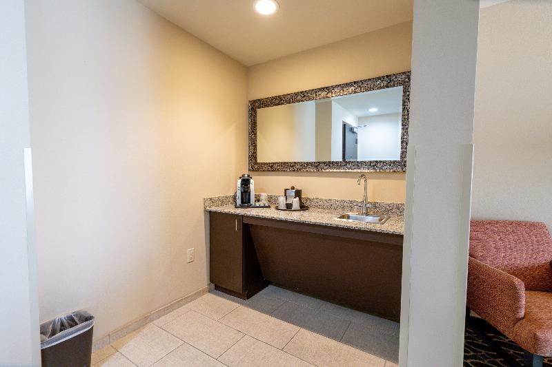 Holiday Inn Murfreesboro image