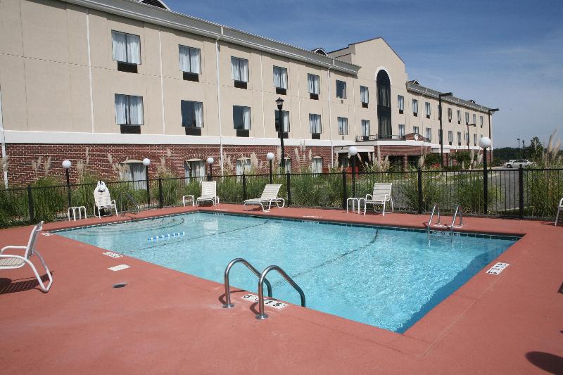 Holiday Inn Express & Suites Pell City By IHG image