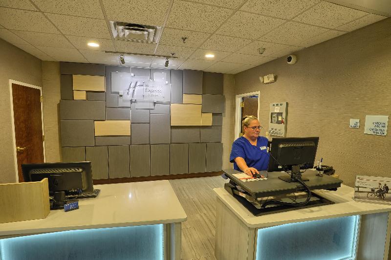 Holiday Inn Express & Suites Pell City By IHG image