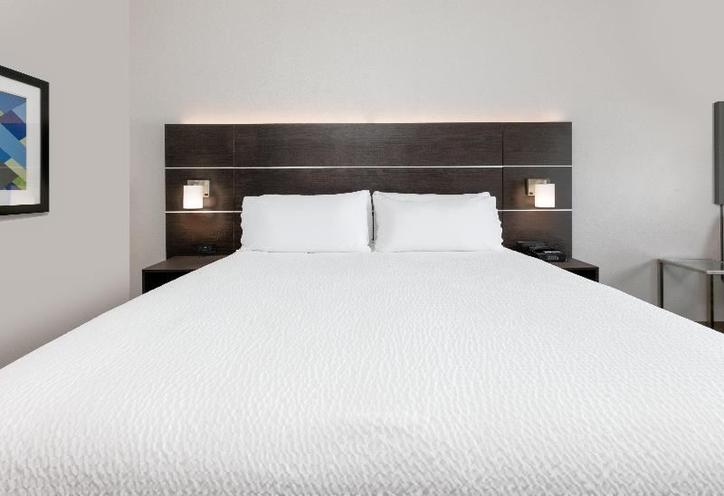 Holiday Inn Express & Suites Pell City By IHG image