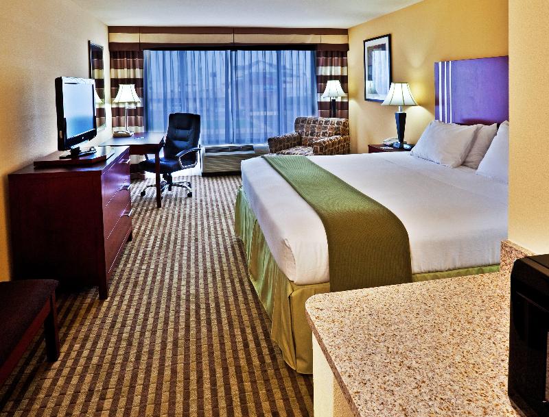 Holiday Inn Express and Suites Perry photo 19