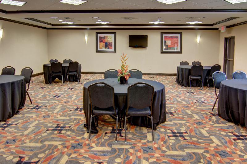 Holiday Inn Express & Suites Paris By IHG image