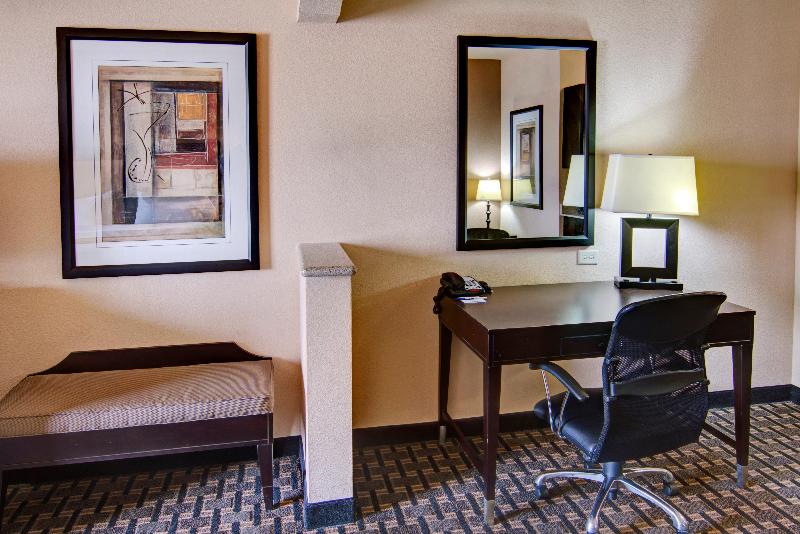 Holiday Inn Express & Suites Paris By IHG image