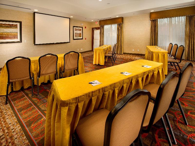 Holiday Inn Express & Suites Uvalde By IHG image