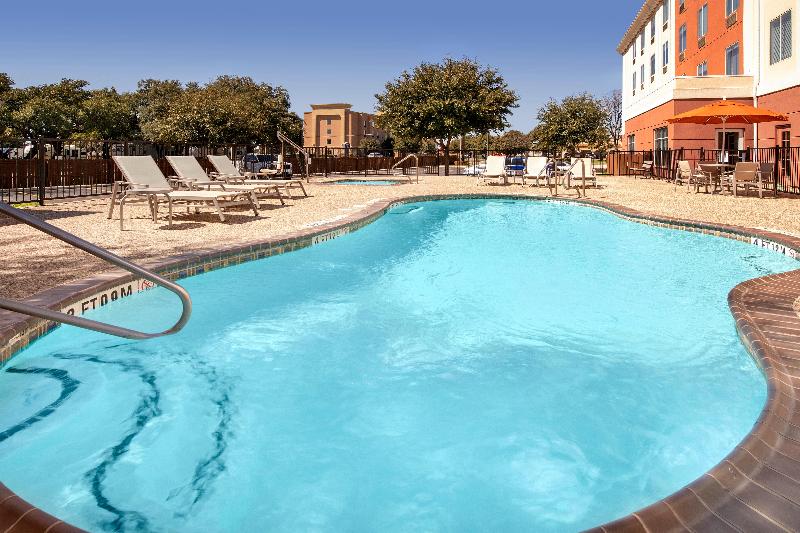 Holiday Inn Express & Suites Uvalde By IHG image
